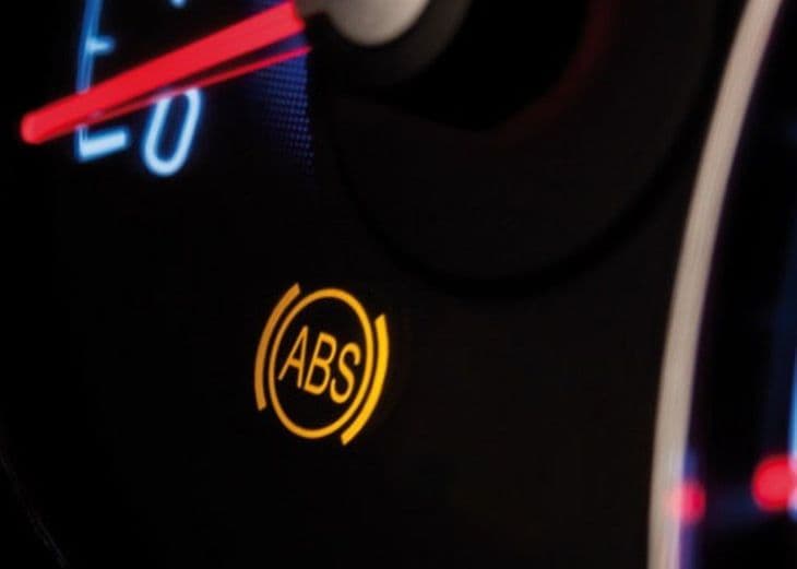 Что такое ABS, как она работает и что делать, если загорелась лампа ABS